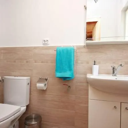 Nad Zatoka بيت للعطل *